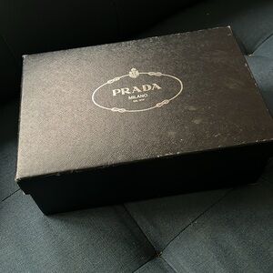 Prada shoe Box, there’s nothing wrong with its functionality but does show wear.